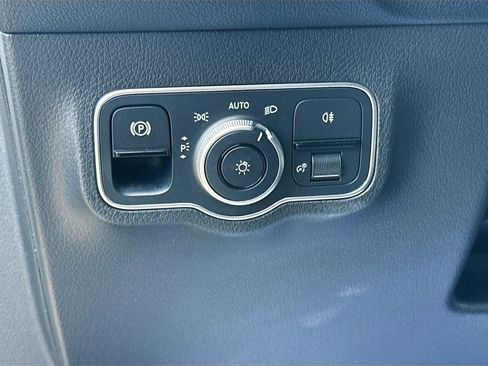 Used 2023 Mercedes-Benz GLB 250 image 10