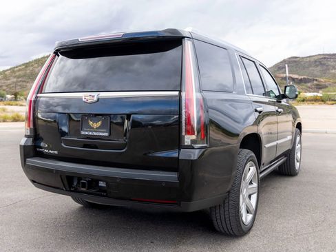 Used 2019 Cadillac Escalade Premium Luxury image 7