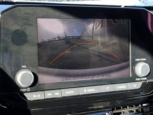 Used 2025 Nissan Pathfinder SV image 12