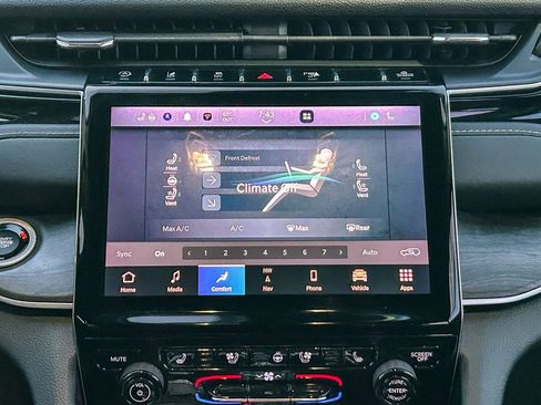 Used 2023 Jeep Grand Cherokee Limited w/ Luxury Tech Group II AWD/4WD image 18
