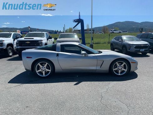 Used 2005 Chevrolet Corvette Coupe w/ Preferred Equipment Group RWD image 8