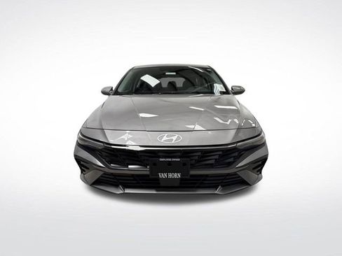 Used 2024 Hyundai Elantra Limited image 12