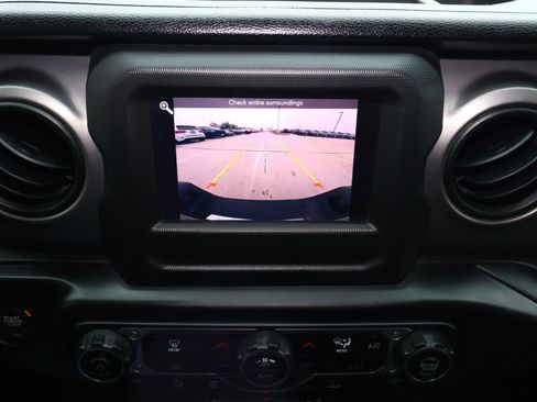 Used 2021 Jeep Gladiator Willys image 30