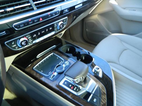 Used 2018 Audi Q7 3.0T Prestige image 23