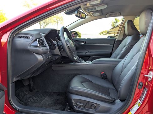 Used 2023 Toyota Camry XSE image 7