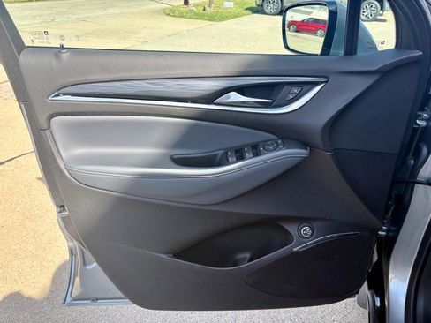 Used 2024 Buick Enclave Essence image 18