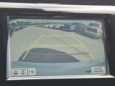 Used 2018 Toyota Camry XLE image 16