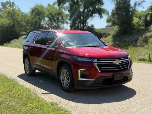 Used 2023 Chevrolet Traverse LT AWD/4WD image 3