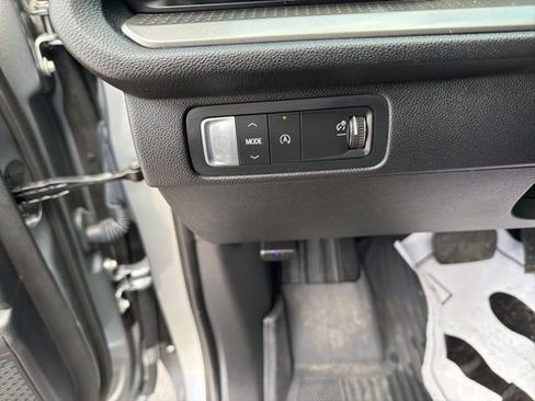 Used 2025 Chevrolet Traverse LT image 27