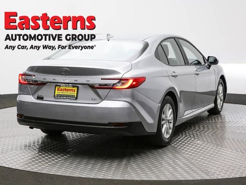Used 2025 Toyota Camry LE FWD image 5