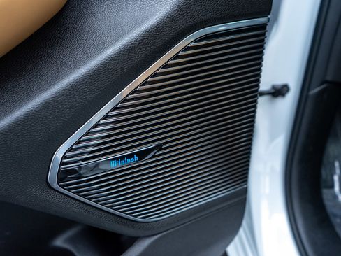 Used 2022 Jeep Grand Cherokee L Summit w/ Luxury Tech Group V image 16