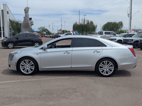 Used 2019 Cadillac XTS Luxury image 2