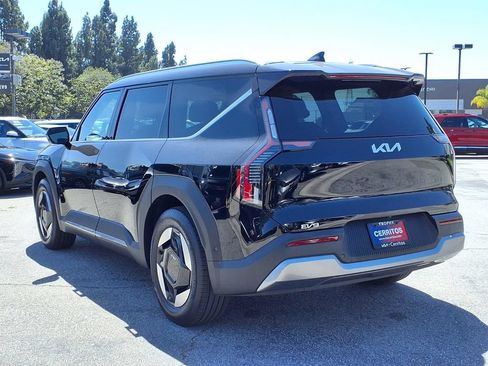 Used 2026 Kia EV9 Wind AWD/4WD image 3