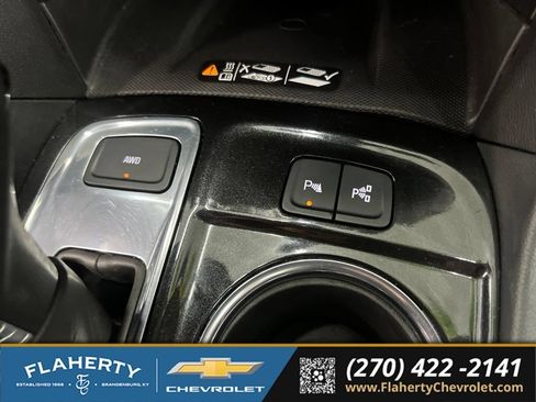 Used 2023 Chevrolet Equinox Premier AWD/4WD image 33