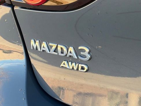 Used 2024 MAZDA MAZDA3 Hatchback w/Premium Plus Pkg image 11