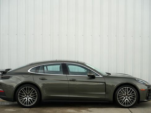 Used 2025 Porsche Panamera 4 w/ Premium Package image 59