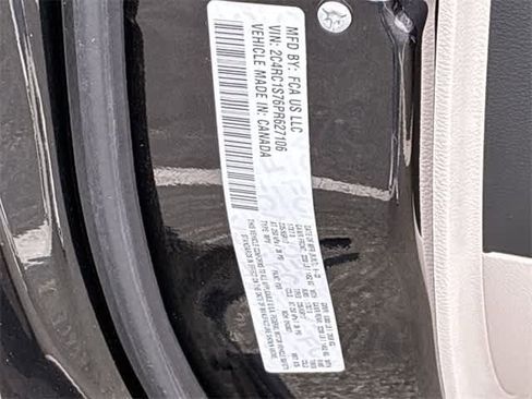 Used 2023 Chrysler Pacifica Limited image 39