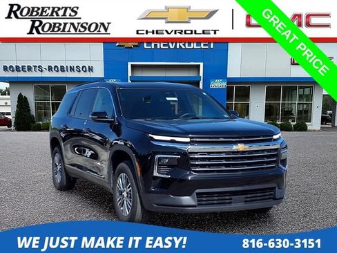 Used 2025 Chevrolet Traverse LT AWD/4WD image 1