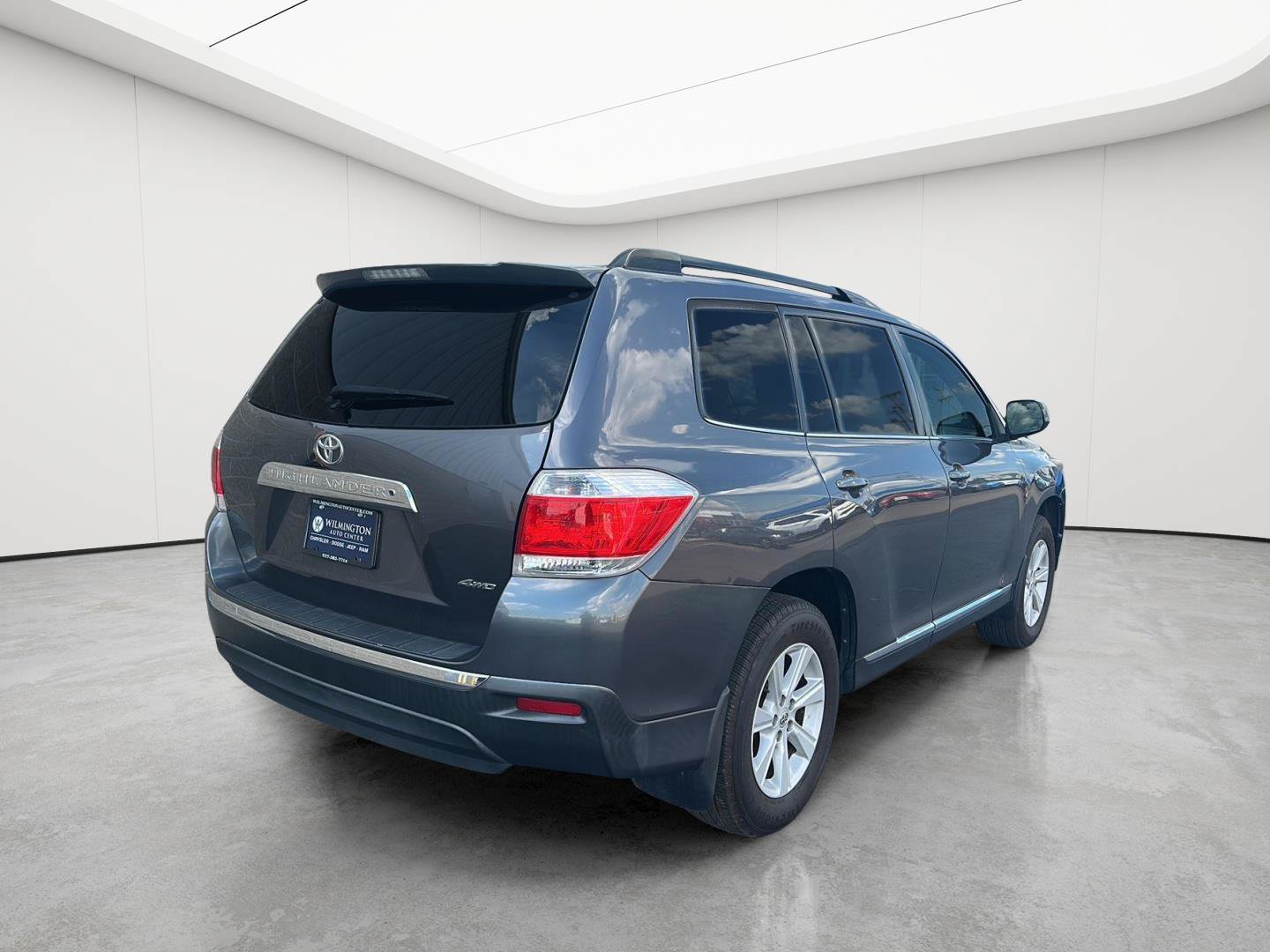 Used 2013 Toyota Highlander Plus AWD/4WD image 2