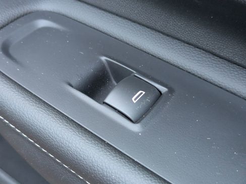 Used 2023 GMC Terrain SLE w/ Driver Convenience Package image 36