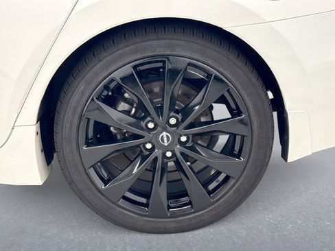 Used 2023 Nissan Maxima SR w/ Sport Mat Group FWD image 27