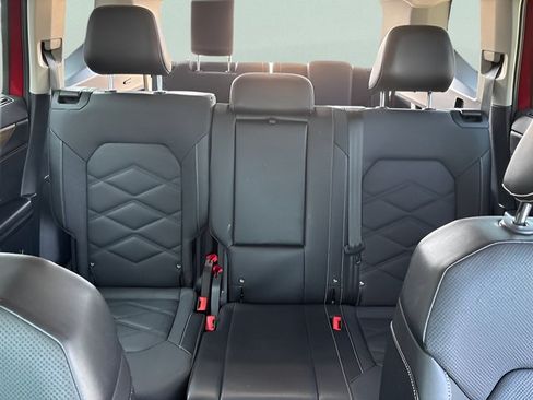 Used 2024 Volkswagen Atlas SE w/ Black Wheel Package FWD image 34