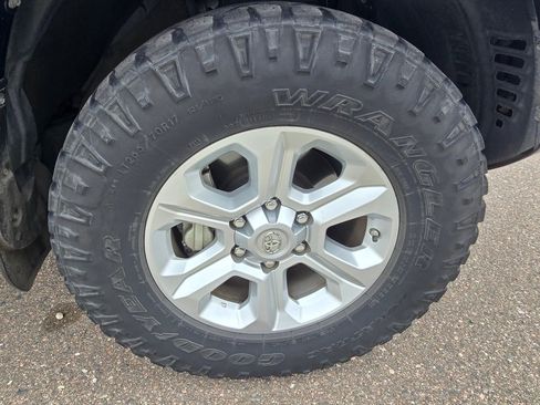 Used 2016 Toyota 4Runner SR5 Premium image 9