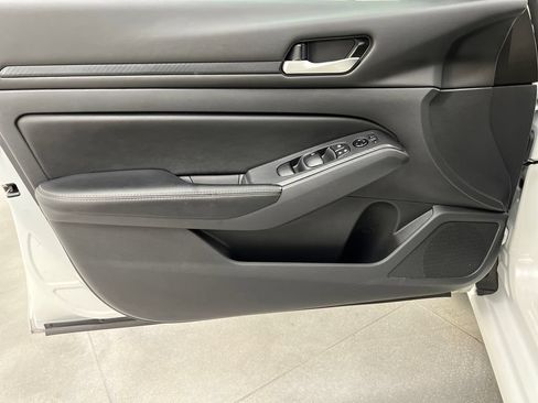Used 2025 Nissan Altima 2.5 SV FWD image 14