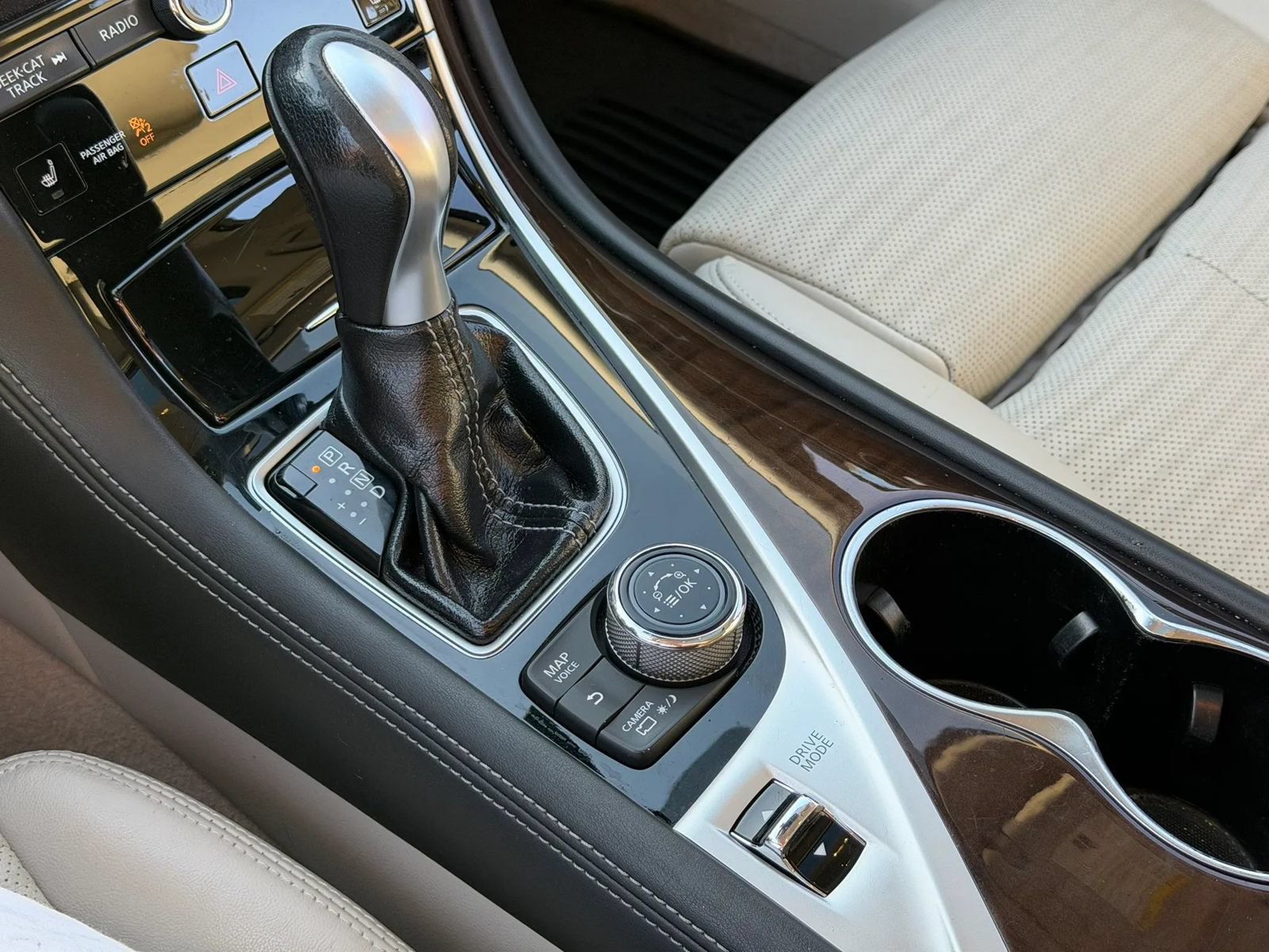 Used 2014 INFINITI Q50 w/ Technology Package RWD image 15