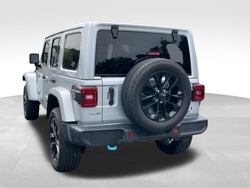 Used 2024 Jeep Wrangler Unlimited Sahara AWD/4WD image 4