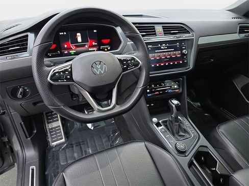 Used 2022 Volkswagen Tiguan SE R-Line image 19
