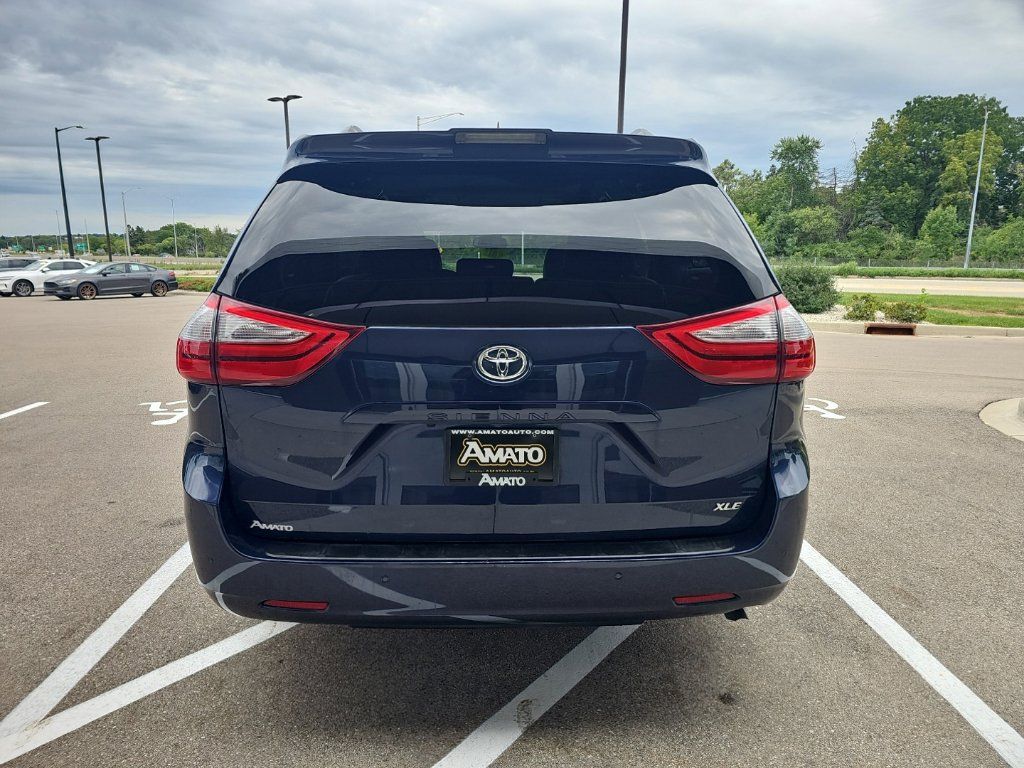 Used 2018 Toyota Sienna XLE w/ XLE Navigation Package FWD image 4
