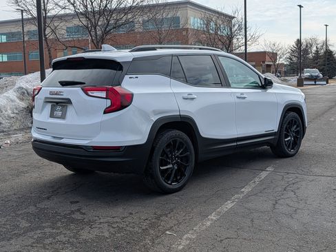 Used 2023 GMC Terrain SLE w/ Driver Convenience Package image 5
