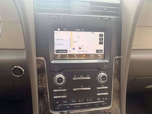Used 2016 Lincoln Navigator Select AWD/4WD image 33