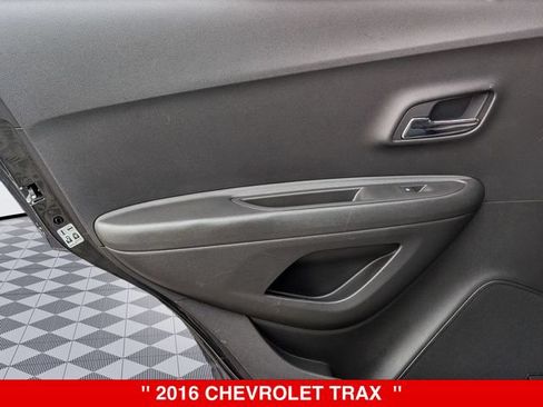 Used 2016 Chevrolet Trax LT w/ LT Sun and Sound Package AWD/4WD image 30
