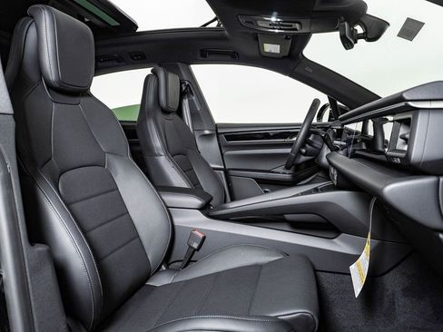 New 2026 Porsche Macan 4 Electric image 15