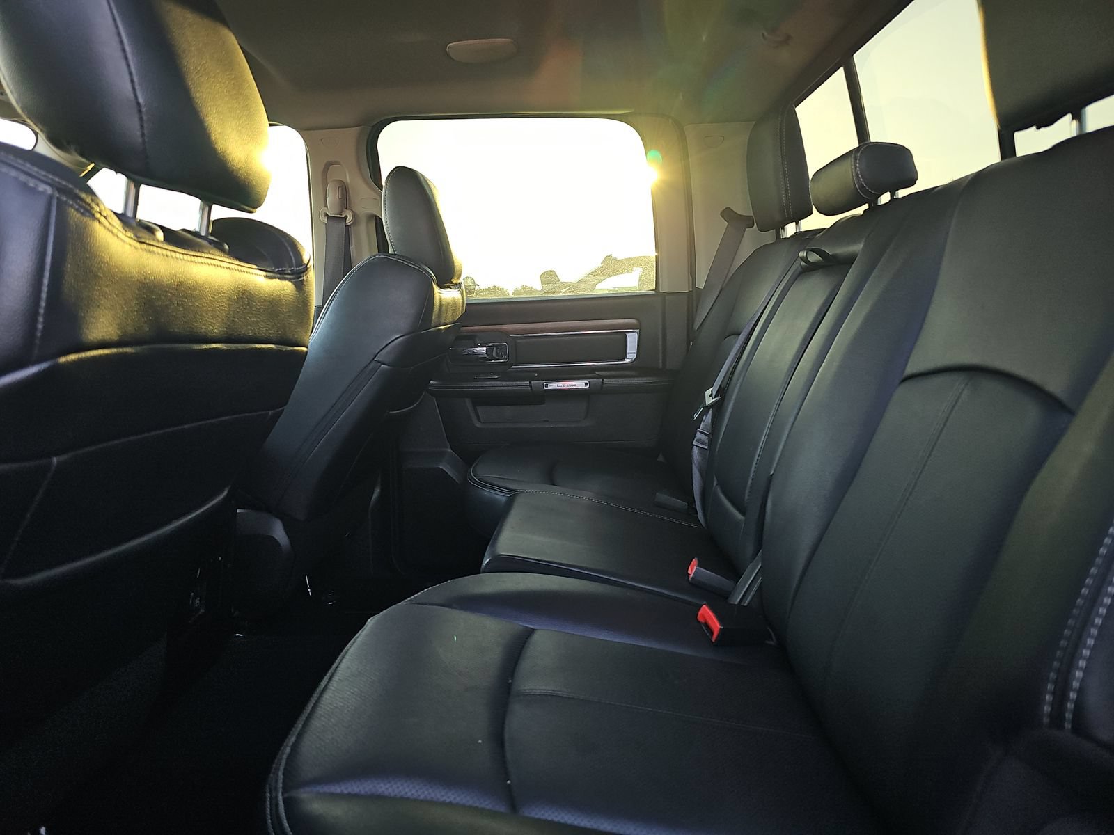 Used 2018 RAM 1500 Laramie w/ Convenience Group AWD/4WD image 13