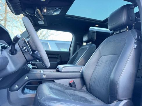 Used 2023 Land Rover Defender 90 V8 image 18