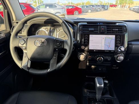 Used 2022 Toyota 4Runner TRD Off-Road Premium AWD/4WD image 27