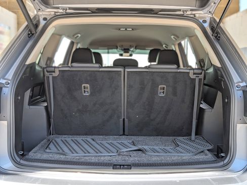 Used 2024 Volkswagen Atlas SE image 18