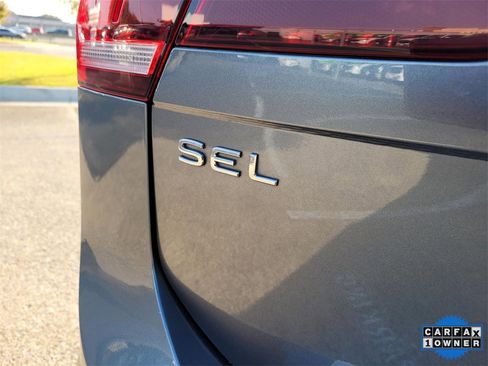 Used 2022 Volkswagen Tiguan SEL R-Line image 10