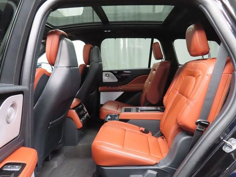 Used 2025 Lincoln Aviator Reserve w/ Equipment Group 201A AWD/4WD image 17