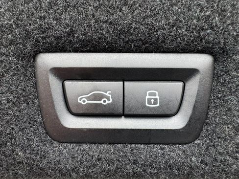 Used 2023 BMW i7 xDrive60 AWD/4WD image 37