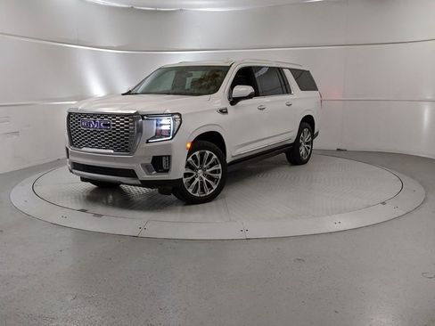 Used 2021 GMC Yukon XL Denali w/ LPO, Illumination Package image 6