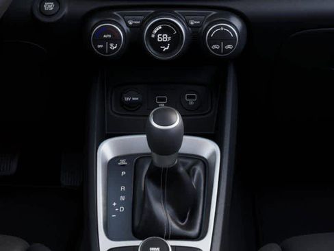 New 2025 Hyundai Venue SEL FWD image 16