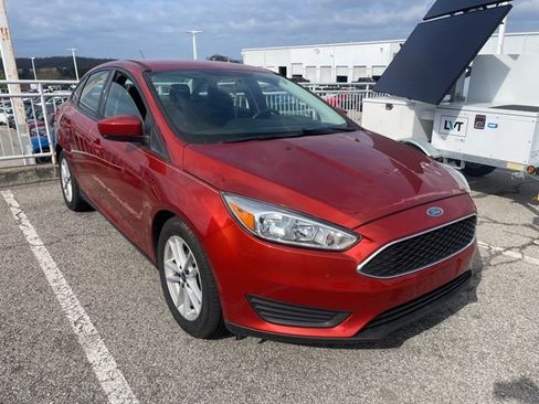 Used 2018 Ford Focus SE image 3