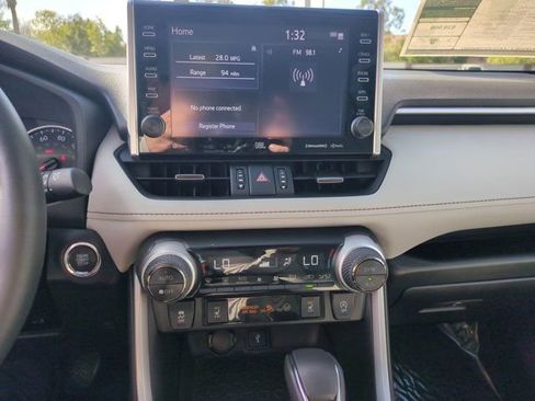 Used 2022 Toyota RAV4 XLE Premium image 20