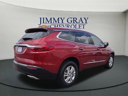 Used 2021 Buick Enclave Essence image 3