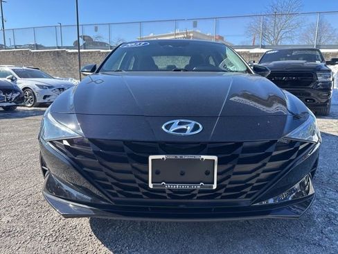 Used 2023 Hyundai Elantra SEL w/ Cargo Package image 2