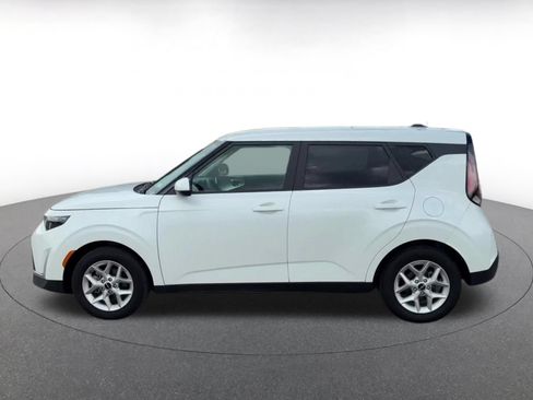 Used 2025 Kia Soul LX w/ LX Technology Package FWD image 7